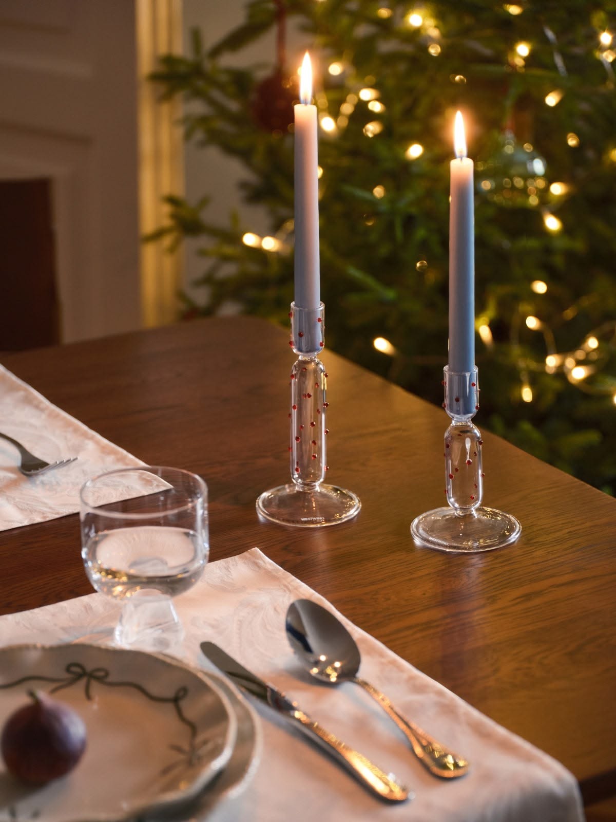 Table de Noël illuminée aux chandelles